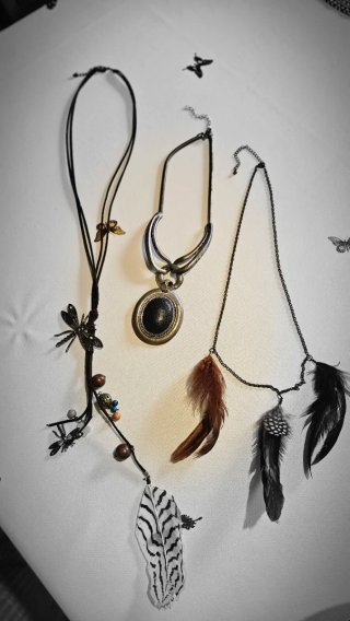Set de 3 Collares con Plumas y Abalorios