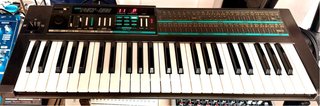 Sintetizador Korg Poly-800