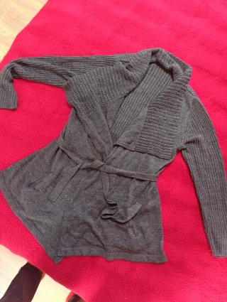 Cárdigan Gris con Cinturón