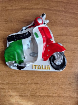 Calamita a forma di Vespa Italia