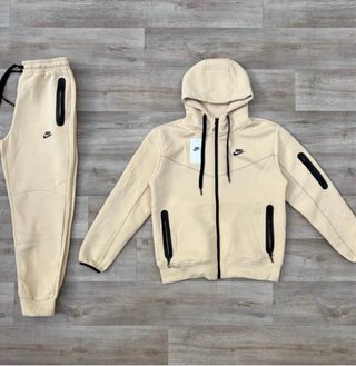 Conjunto Nike Tech Fleece Beige