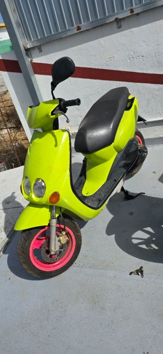 Yamaha Neos Scooter