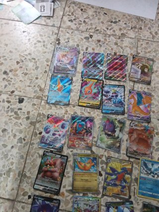 Lote de dieciséis cartas de Pokémon VMAX  V