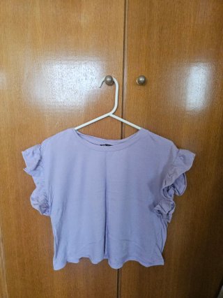 Camiseta Lila con Volantes Zara Talla S