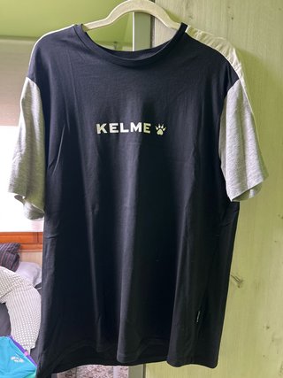 Camiseta Kelme Negra y Gris