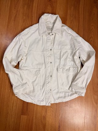 Chaqueta utility blanca Stradivarius talla S