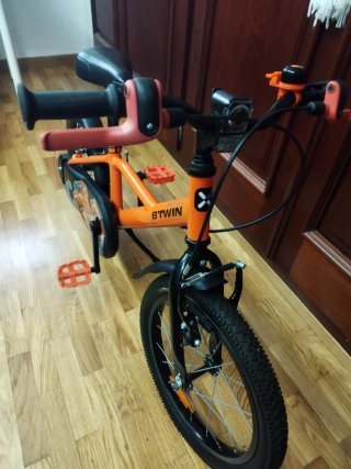 Bicicleta Infantil B'Twin Naranja de 3 a 5 años.