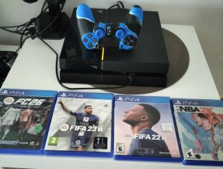 PS4 (PlayStation 4) 500GB + Mando + 4 Juegos
