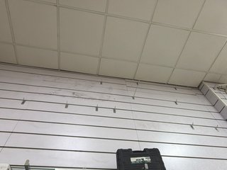 Panel de pared para estantería