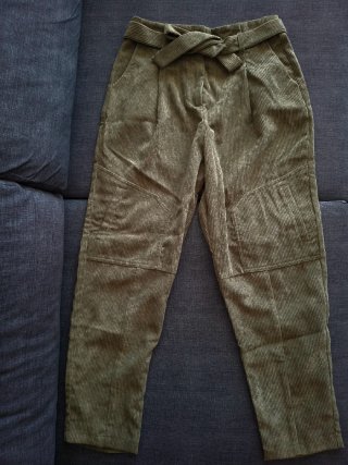 Pantalón de pana tobillero verde oliva