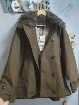 Chaqueta Zara con Cuello de Pelo y capucha