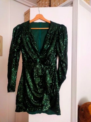 Vestido de fiesta verde con lentejuelas