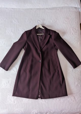Abrigo 3/4 de paño Zara color berenjena