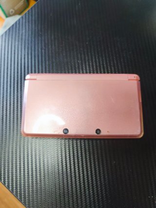Nintendo 3DS con cargador y lápiz