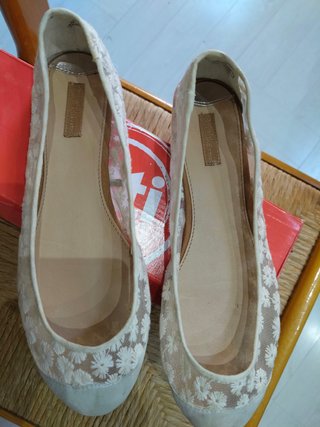 Bailarinas de tela beis con flores