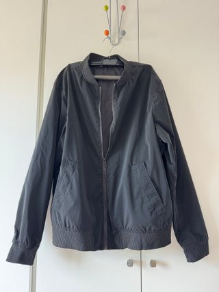 Bomber negra Zara talla L, sin estrenar