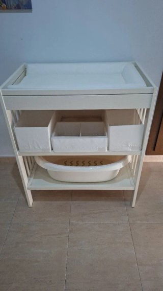 Cambiador de Bebé con Accesorios