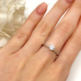 Anillo de oro 18kt con diamante