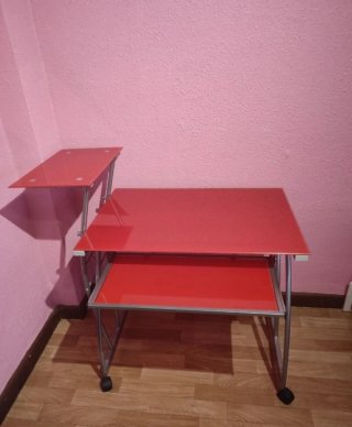 Escritorio Rojo con Estructura Metálica