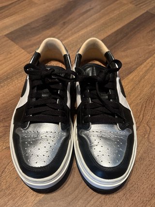 Zapatillas Air Jordan Plateadas y Negras