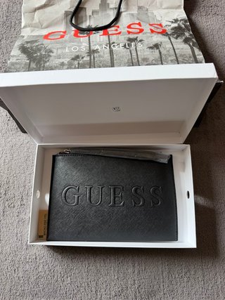 Cartera de mano Guess negra