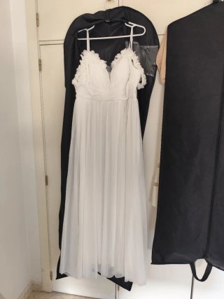 Vestido de novia y zapatos