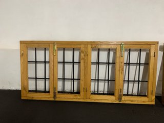 Ventana de Madera de Castaño con Reja