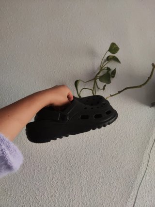 Sandalias Negras Estilo Zueco