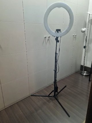 Aro de luz LED con trípode