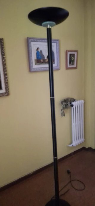 Lámpara de pie negra