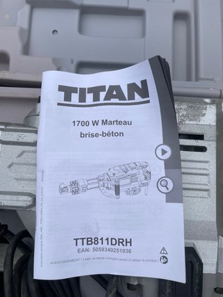 Martillo Percutor Titan TTB811DRH 1700W