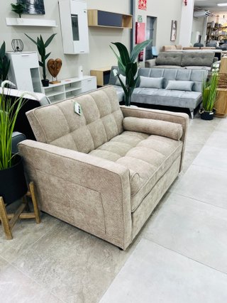 Sofá de dos plazas beige