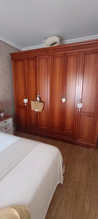 Armario de 6 puertas de madera maciza