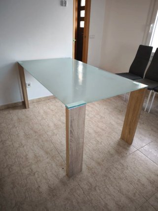 Mesa de Comedor con Sobre de Cristal