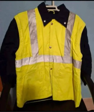 Chaqueta de Alta Visibilidad Amarilla y Negra