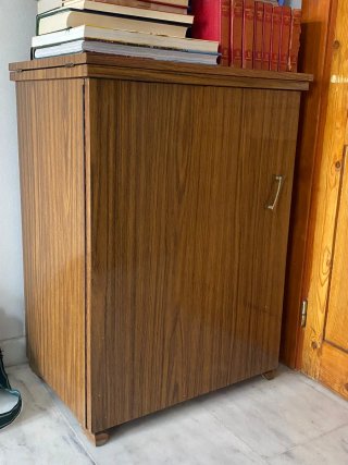 ​Mueble de Máquina de Coser Vintage ALFA con Pedal