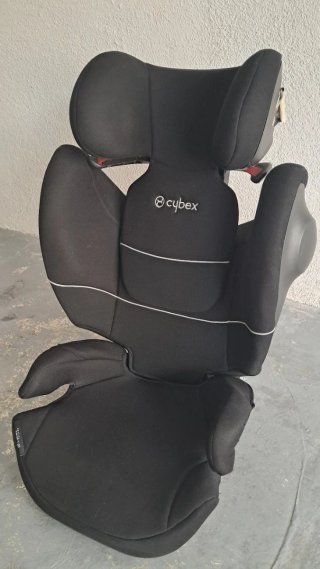 Silla de coche Cybex negra, con isofix