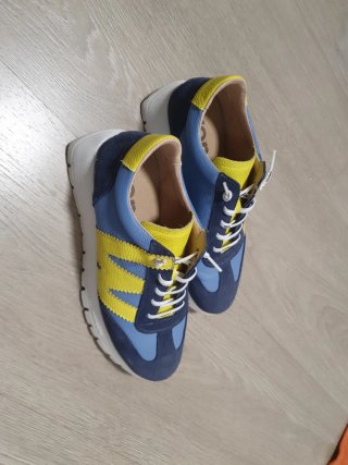 Zapatillas Wonders Azul y Amarillo