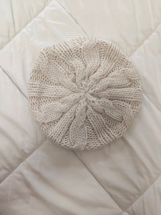 Gorro de punto beige