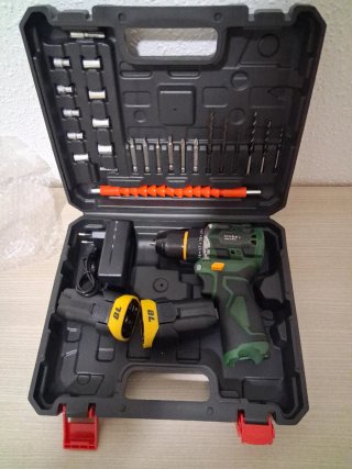 Taladro Atornillador con Maletín y Accesorios