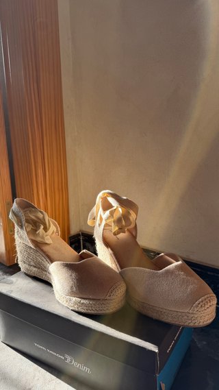Sandalias de cuña esparto color beige terciopelo