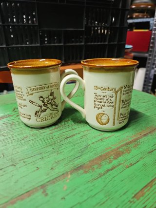 Lote de 2 Tazas de Cerámica Historia del Cricket
