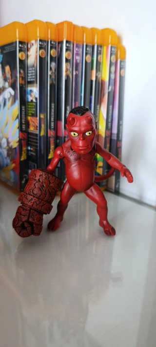 Figura Baby Hellboy Mezco Toyz (2004)