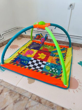 Gimnasio manta para bebés con música y movimiento
