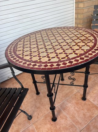 Mesa y 4 sillas de teka y hierro galbanizado ,