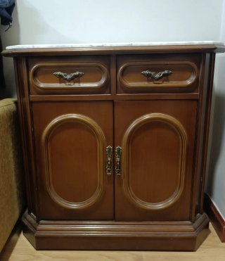 Zapatero de madera clásico