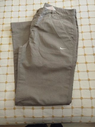 Pantalón Nike Gris