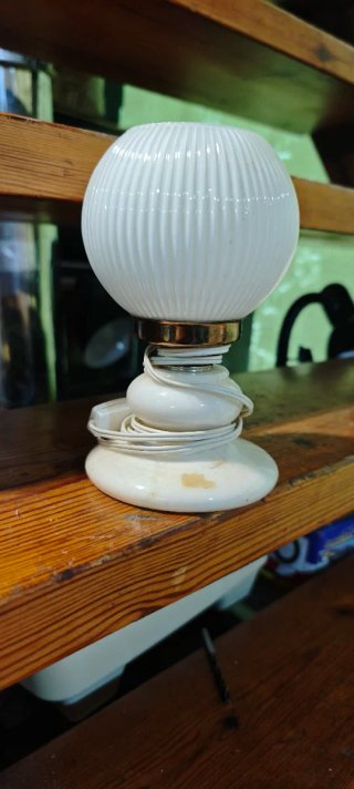 Lámpara de mesa antigua