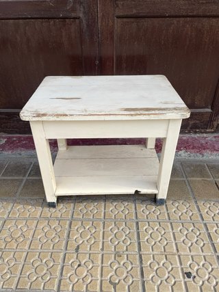 Mesa Auxiliar de Madera Blanca