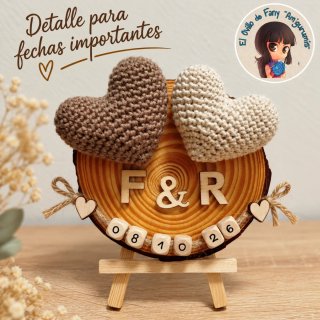 Detalle personalizado de madera y amigurumi